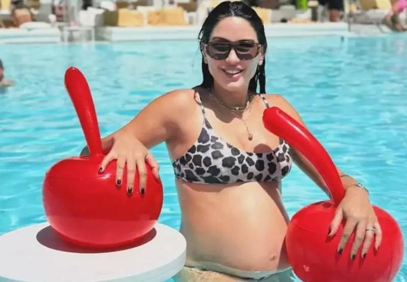 Sahra Işık Anne Oldu Bebeğiyle İlk Fotoğrafını Paylaştı