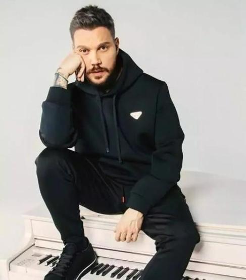 Sinan Akçıl, Eski Sevgilisi Hadise Hakkında Olay Cevap Verdi: Reklam Yapıyor