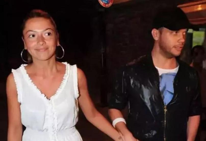 Sinan Akçıl, Eski Sevgilisi Hadise Hakkında Olay Cevap Verdi: Reklam Yapıyor