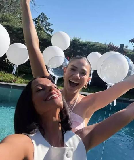 Eşref Rüyanın Nisanı Demet Özdemir ve ablasının pozlarına beğeni yağdı Şanslı olduğum çok şey var ama sen hep ilk sıradasın