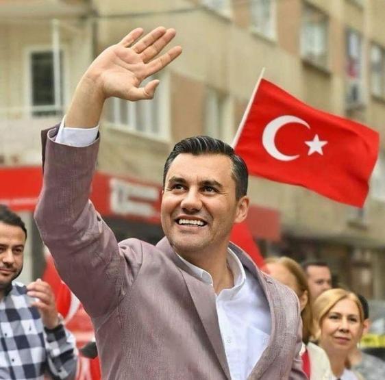 Demet Evgardan Manisa Büyükşehir Belediye Başkanı Ferdi Zeyrekin ailesine taziye ziyareti BAŞSAĞLIĞI DİLEDİ