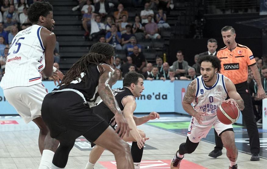 Beşiktaş, Anadolu Efes serisinde eşitliği sağladı