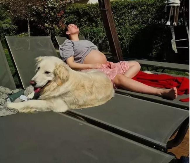 Gizem Karaca’dan Yeni Hamilelik Pozları “Annen Sen Doğmaya Yakın Böyle Delirdi”