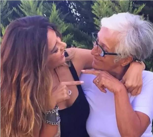 Aslı Hünel’in Duygusal Paylaşımı: 4 Yıl İçinde Hem Annemi Hem Babamı Kaybettim