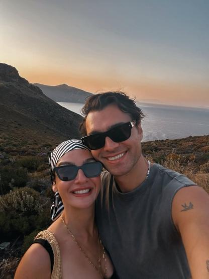 Kimler Geldi Kimler Geçtinin Cemi Hakan Kurtaş ve Birce Akalay tatilde aşka geldi ALLAH NAZARLARDAN KORUSUN