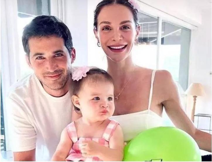 Cemre Kemer İkinci Kez Anne Oldu Oğlunun Yüzünü İlk Kez Paylaştı