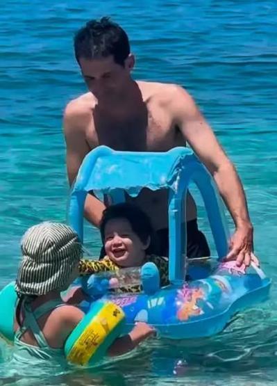 Cemre Kemer İkinci Kez Anne Oldu Oğlunun Yüzünü İlk Kez Paylaştı