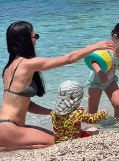Cemre Kemer İkinci Kez Anne Oldu Oğlunun Yüzünü İlk Kez Paylaştı