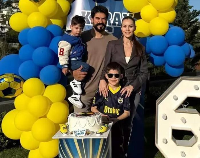 Burak Özçivit ve Ailesi Londra’da Tatilde Mutlu Anlarını Paylaşarak Takipçilerini Büyüledi