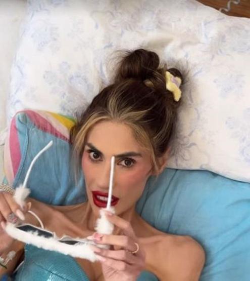 Anoreksiya nedeniyle 29 kiloya kadar düşmüştü Nihal Candan doğum gününü hastane odasında kutladı