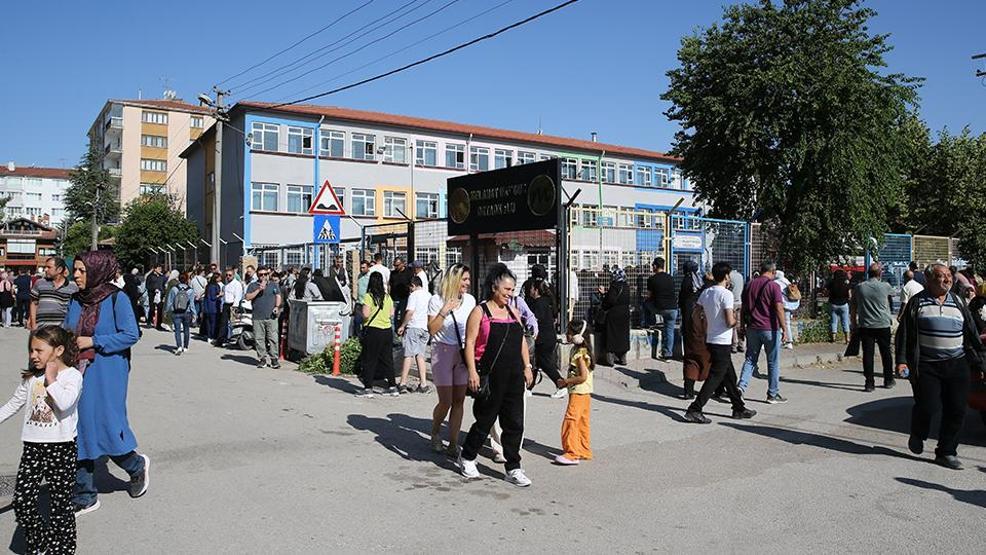 LGS heyecanı: Milyonlarca genç ter döktü | Sorular ve cevapları yayımlandı