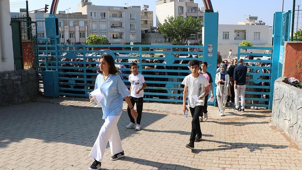 LGS heyecanı: Milyonlarca genç ter döktü | Sorular ve cevapları yayımlandı