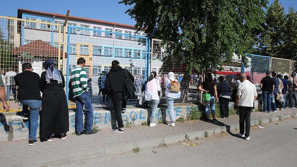 LGS heyecanı: Milyonlarca genç ter döktü | Sorular ve cevapları yayımlandı