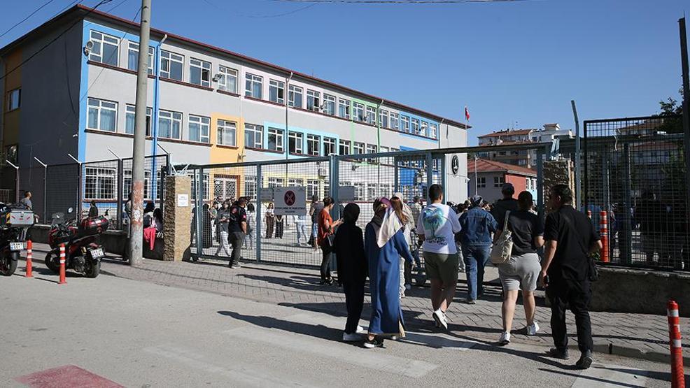 LGS heyecanı: Milyonlarca genç ter döktü | Sorular ve cevapları yayımlandı