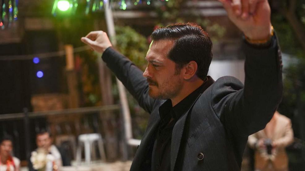 Eşref Rüyaya Damga Vuran Zeybek Sahnesi Perde Arkası Görüntüler Ortaya Çıktı... İşte Çağatay Ulusoy ve Demet Özdemirin prova anları