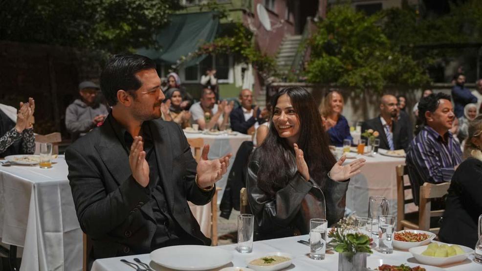 Eşref Rüyaya Damga Vuran Zeybek Sahnesi Perde Arkası Görüntüler Ortaya Çıktı... İşte Çağatay Ulusoy ve Demet Özdemirin prova anları