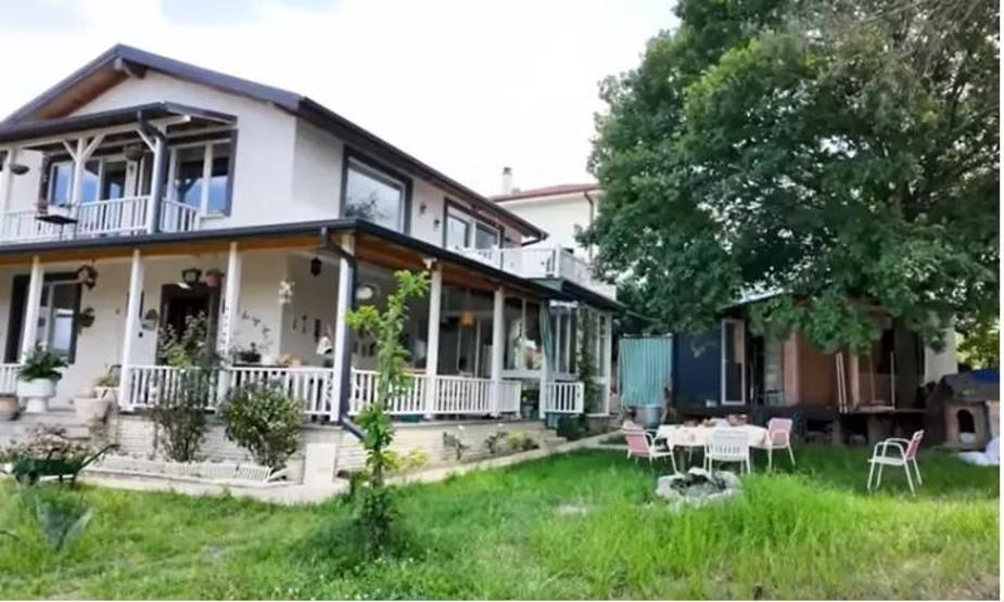 Ünlü Oyuncu Gökmen Kasabalı, İstanbulu Terk Edip Köyüne Döndü Sıfırdan İnşa Ettiği Evde Yaşıyor
