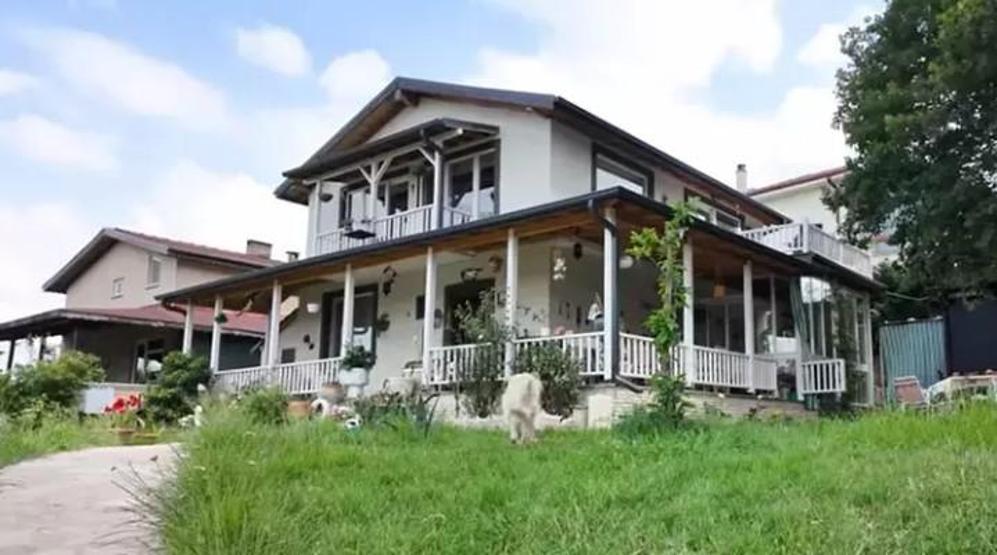 Ünlü Oyuncu Gökmen Kasabalı, İstanbulu Terk Edip Köyüne Döndü Sıfırdan İnşa Ettiği Evde Yaşıyor