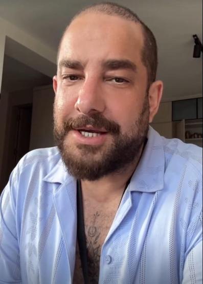 Enis Arıkanın saçsız hali gündem oldu Meğer protez saç kullanıyormuş