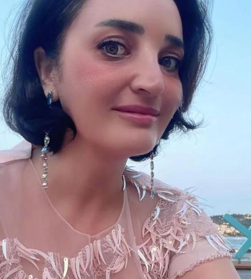 Fadik Sevin Atasoy’un Gizlediği Acı Gerçek Ortaya Çıktı “Küllerimden Doğdum” Diyerek İlk Kez Anlattı