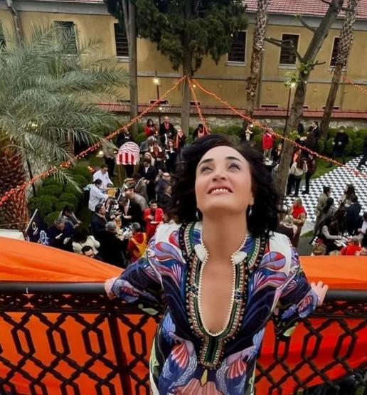 Fadik Sevin Atasoy’un Gizlediği Acı Gerçek Ortaya Çıktı “Küllerimden Doğdum” Diyerek İlk Kez Anlattı