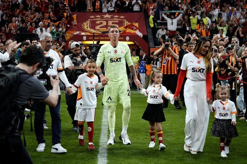 Muslera sonrası kaleci transferinde gaza basıldı Galatasaray için 3 aday...