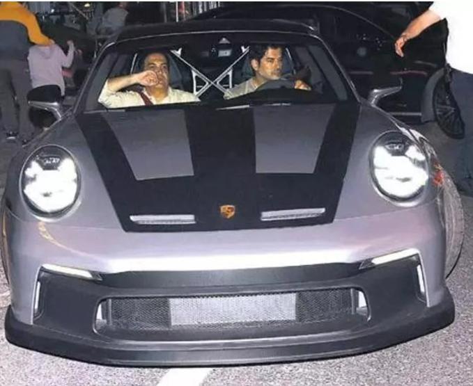 Burak Özçivitten 35 Milyon Liralık Yeni Yatırım: Porsche GT3ünü Garajına Ekledi