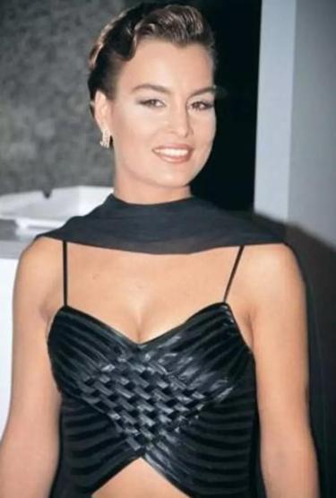 Sibel Turnagöl Oyunculuğu Bırakıp Yeni Bir Hayata Adım Attı Son Haline Yorum Yağdı