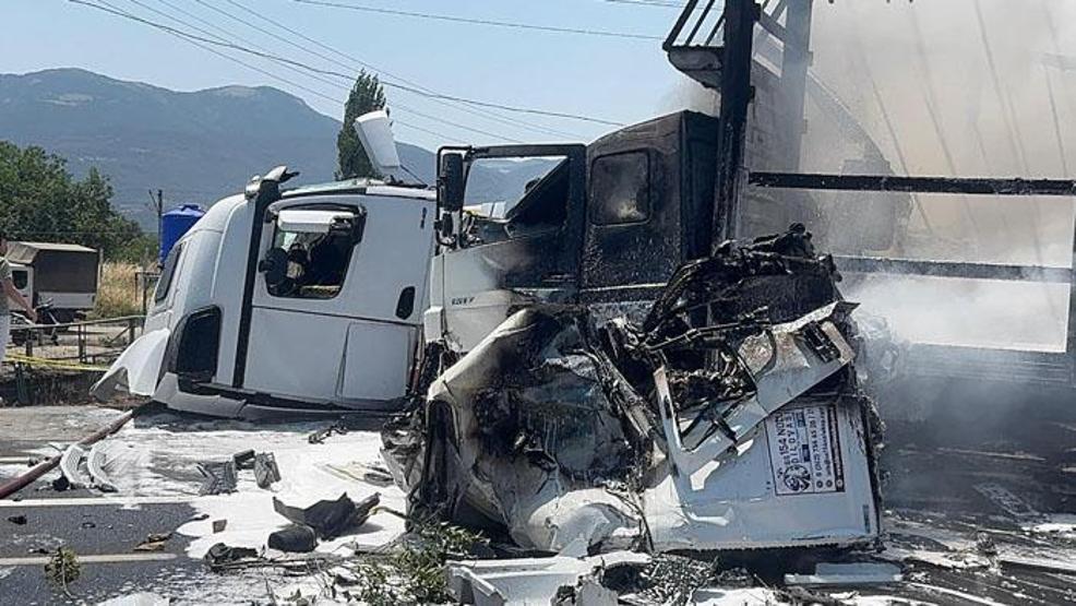 Sakaryada feci kaza TIRlar alev aldı: Can kaybı var
