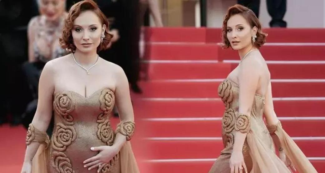 Hande Erçel ve Barış Arduç galaya damga vurdu Şıklıklarıyla göz kamaştırdılar BARBIE İLE KEN GİBİLER