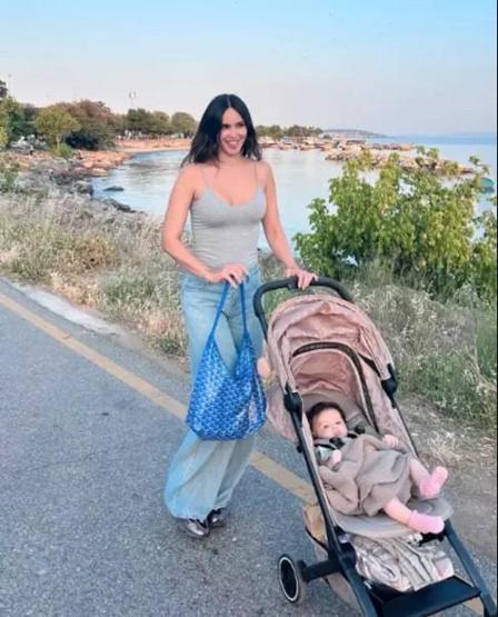 Zeynep Sever Demirel’in Kızı Yasmin 5 Aylık Oldu: Sahilden Mutlu Anlar Paylaşıldı