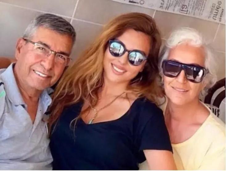 Aslı Hünelden Duygusal Paylaşım: Zorlanıyorum, Debeleniyorum