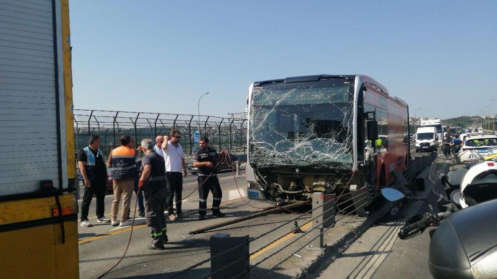 Haliçte metrobüs kazası: Çok sayıda ekip bölgeye sevk edildi