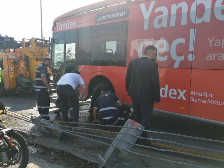 Haliçte metrobüs kazası: Çok sayıda ekip bölgeye sevk edildi
