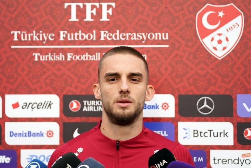 Galatasarayda bir ayrılık daha Okan Buruktan izin çıktı...