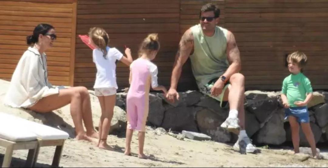 Kıvanç Tatlıtuğ ve Oğlu Kurt Efenin Plajda Eğlenceli Anları