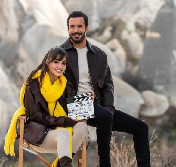 Hande Erçel ve Barış Arduç, Aşkı Hatırla Galasında Büyüledi