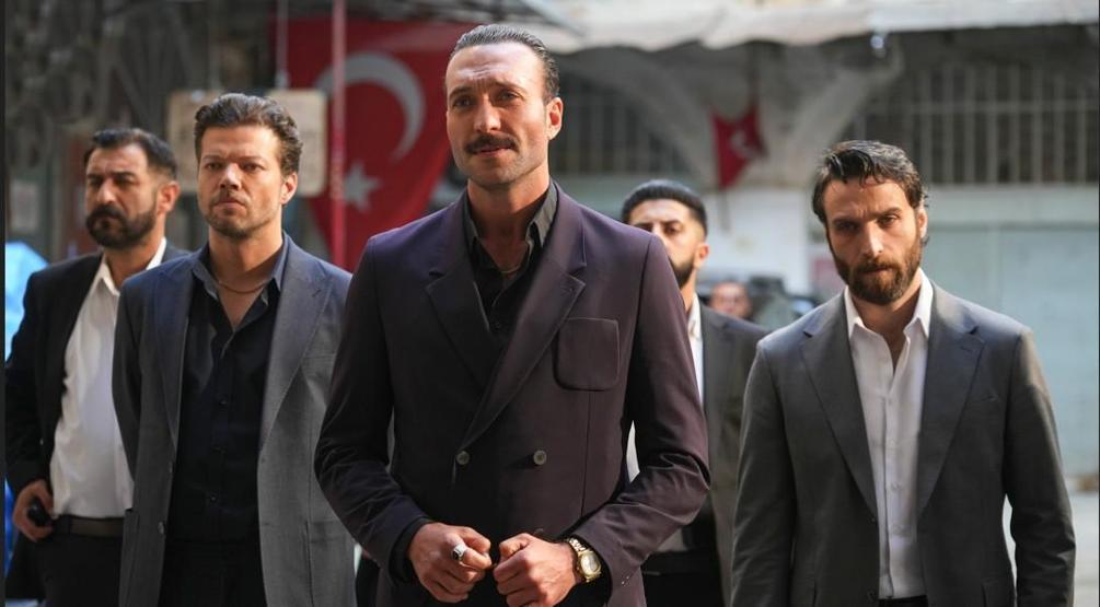 EŞREF TEK AŞKA MAHKUM