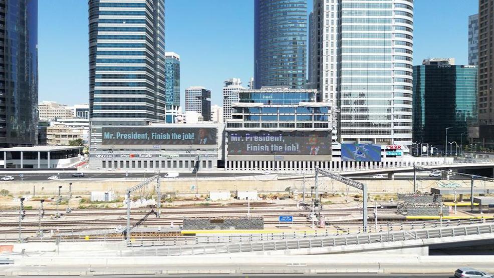 İsrail’de gündeme bomba gibi düşen Trump pankartı: Bay Başkan işi bitir