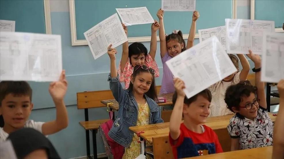 KARNELER SAAT KAÇTA VERİLECEK 2025| Karne Günü Ne Zaman, Bugün Mü Karneler Ne Zaman Alınacak, Saat Kaçta