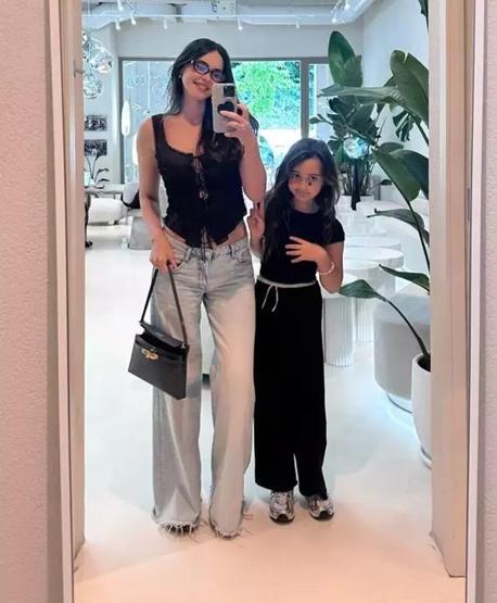 Hamilelikte 30 kilo almıştı Volkan Demirin güzeller güzeli eşi Zeynep Demirel fit hali ile dikkat çekti
