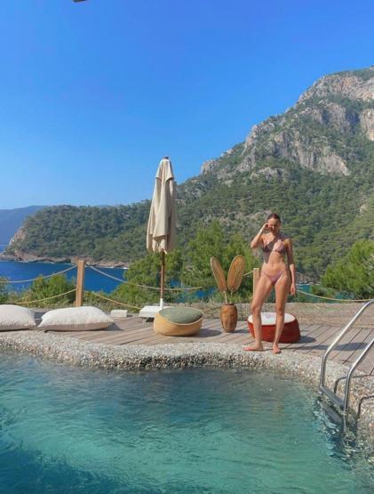 Nilperi Şahinkayadan bikinili poz Deniz ve güneşin tadını çıkardı TATİL GİBİ SET