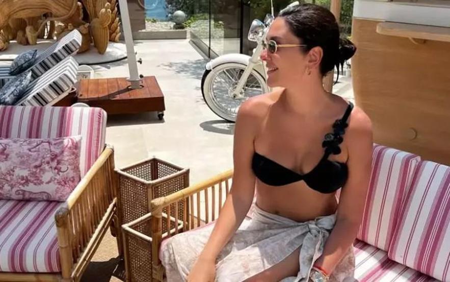 Bergüzar Korel, Marmaris’te Bikinili Pozuyla Gündem Oldu 25 Kilo Verdi, Formunu Sergiledi