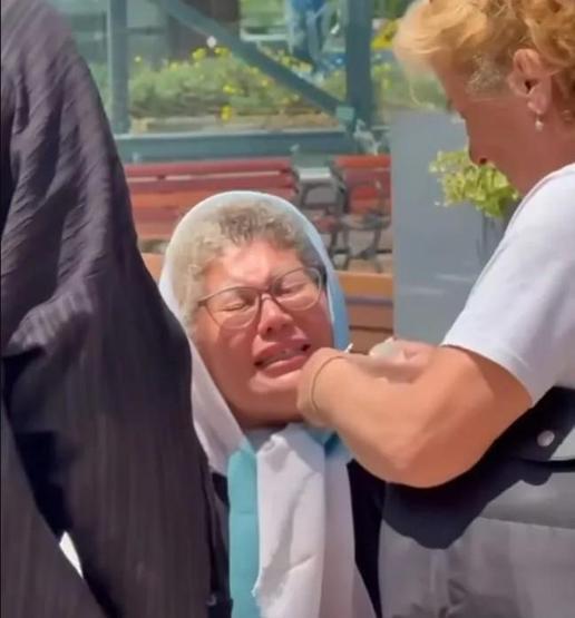 Nihal Candan toprağa verildi Kız kardeşi Bahar Candan ve annesinin yürek burkan feryadı