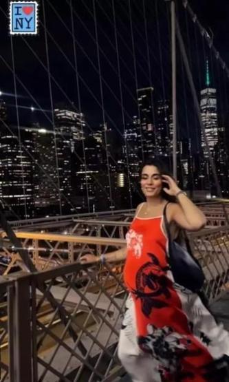 Tolga Sarıtaş’ın Modacı Eşi Zeynep Mayruk, New York’ta Karnı Burnunda Poz Verdi