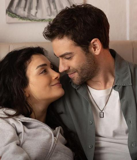 Özge Yağız ve Burak Berkay Akgül Karadağ’da Tatil Yapıyor Aşk Dolu Paylaşımlar Geldi