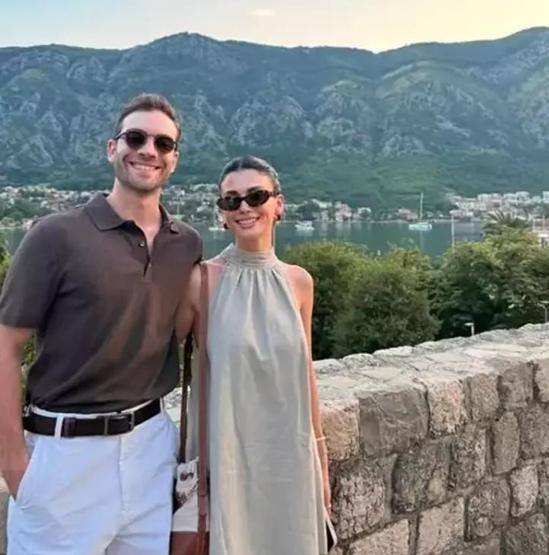 Özge Yağız ve Burak Berkay Akgül Karadağ’da Tatil Yapıyor Aşk Dolu Paylaşımlar Geldi