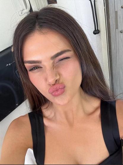 ALYA’DAN RENKLİ KARELER “HER HALİNLE GÜZELSİN ALYA”