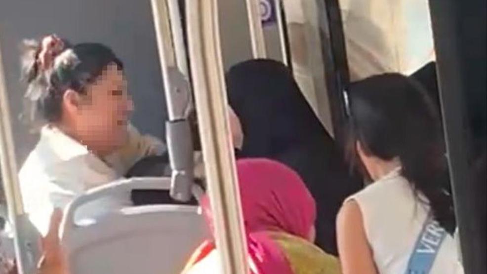 Denizlide tesettürlü kadına saldırı O anlar kameraya yansıdı