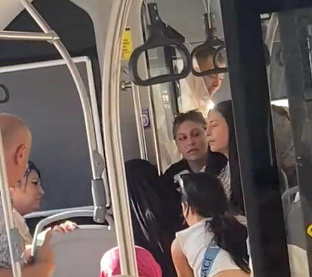 Denizlide tesettürlü kadına saldırı O anlar kameraya yansıdı